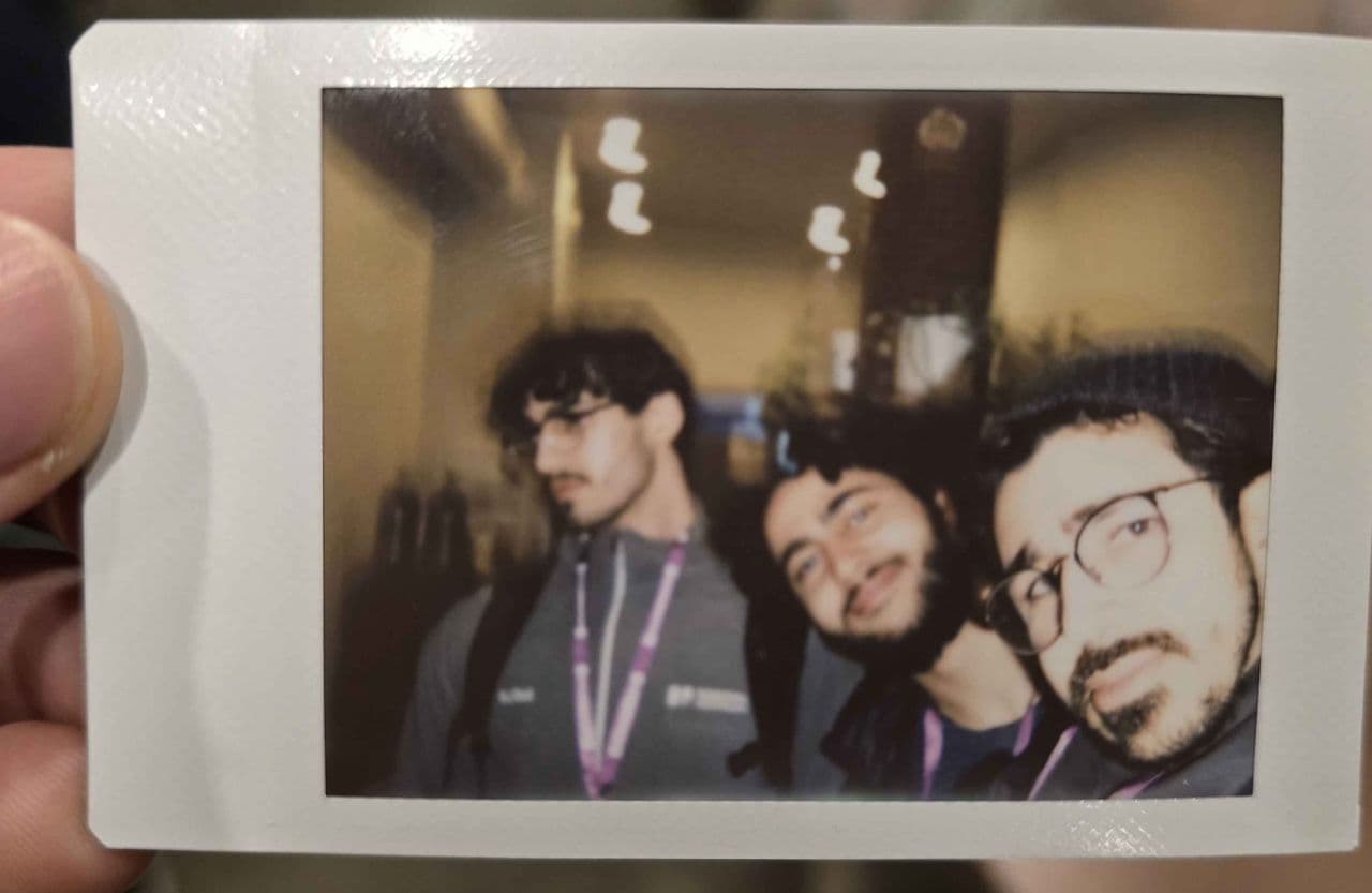 Team polaroid